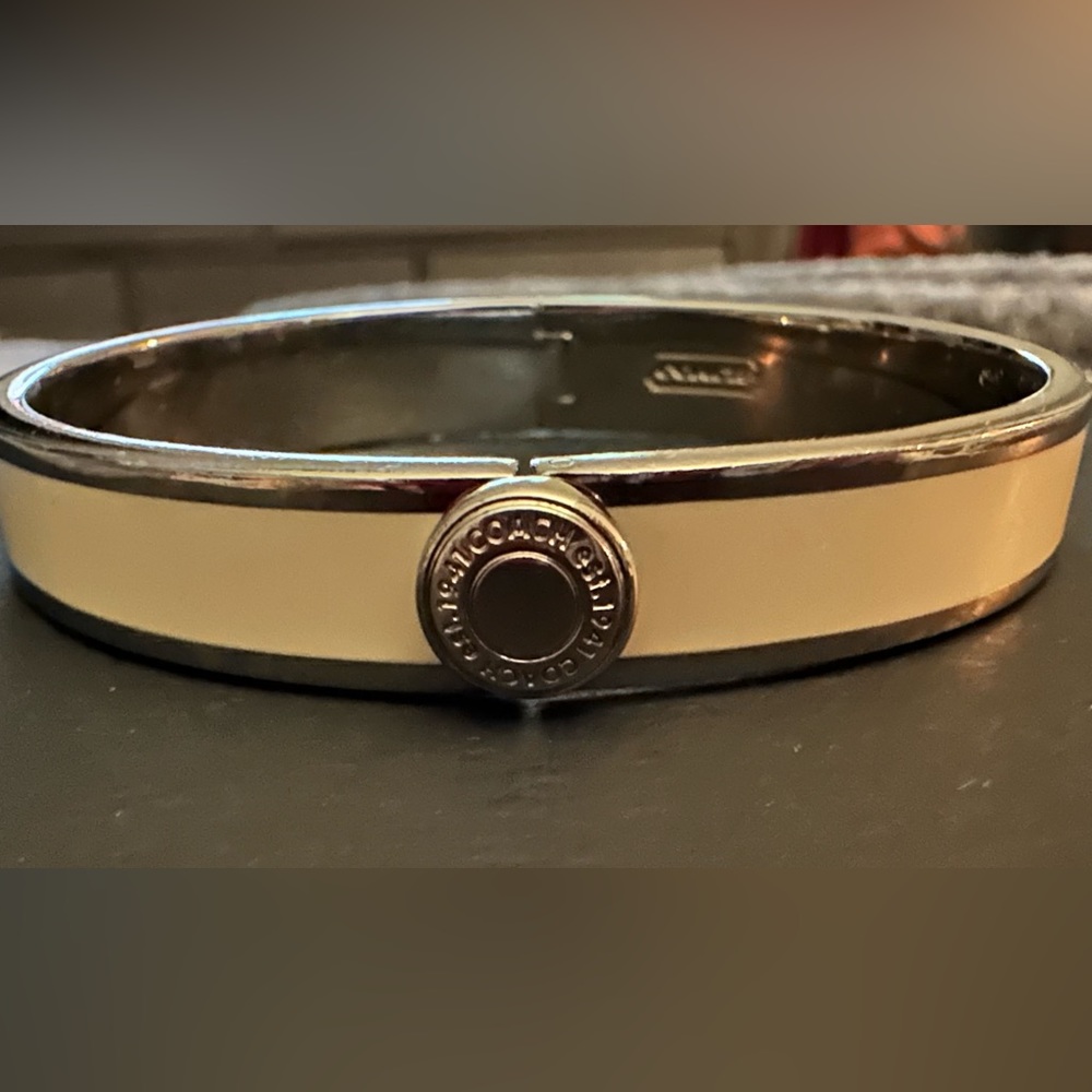 Coach enamel bracelet size small. Color white and silver just like new!